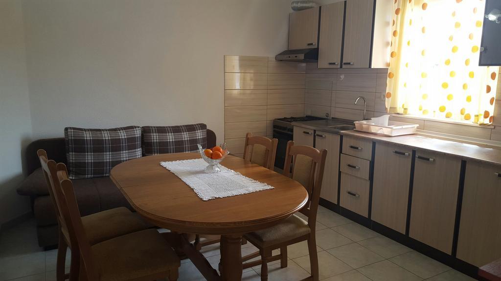 Apartmani Ramljak Marina Buitenkant foto